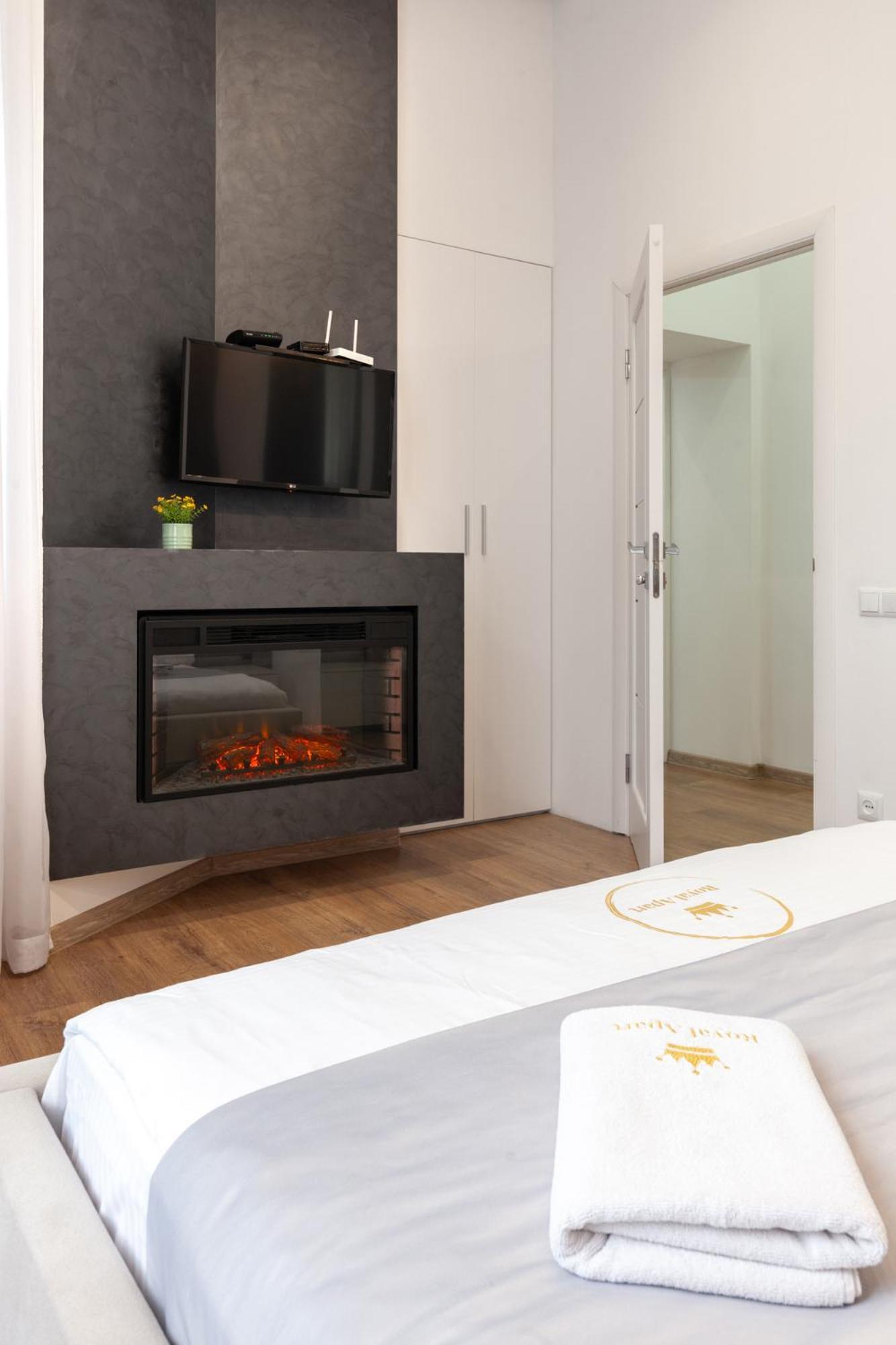 Royal Apartment On Franka 28 Lviv Eksteriør billede